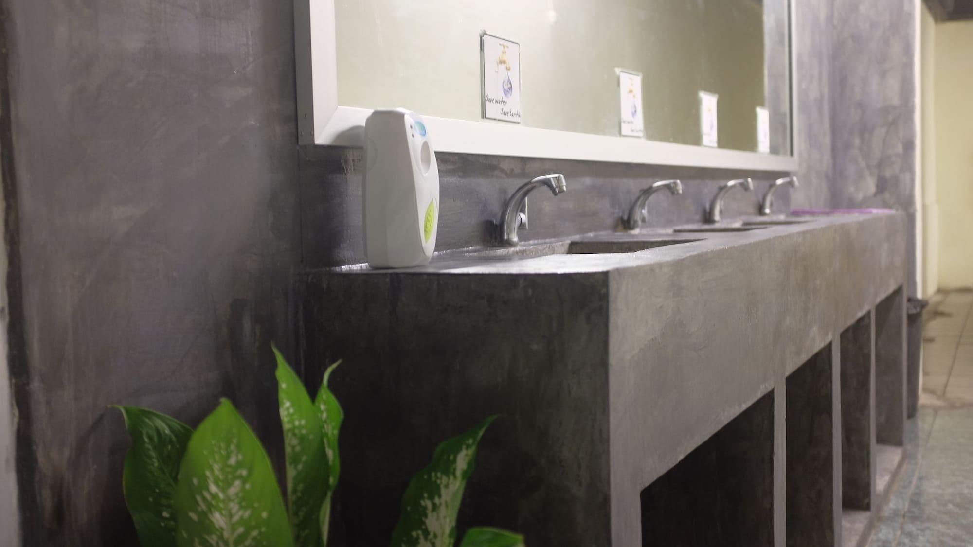 The Mixx Hostel Бангкок Экстерьер фото